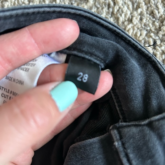 Bridge by Gly. Size 28.. Ankle jeans. Bought from The Buckle - Picture 2 of 4